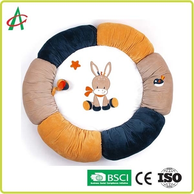 La palestra libera del bambino del tessuto del boa dell'azo gioca i giocattoli di Mat With Mini Plush Animal