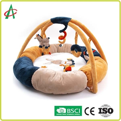 La palestra libera del bambino del tessuto del boa dell'azo gioca i giocattoli di Mat With Mini Plush Animal