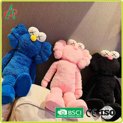 La peluche lavabile di BFF Kaws gioca i cuscini come regalo di festa