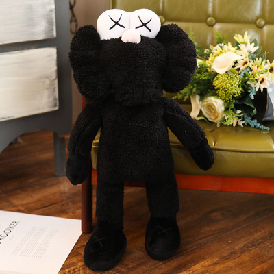 La peluche lavabile di BFF Kaws gioca i cuscini come regalo di festa